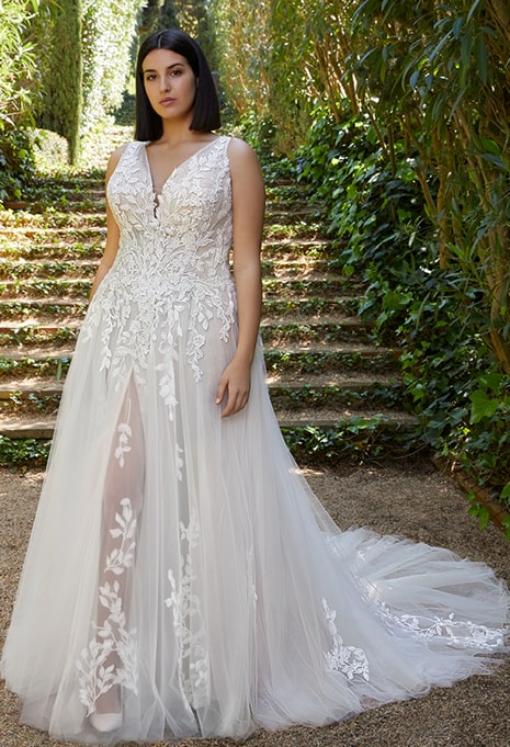 elysée-jordaine-x-edition-dress-image-3 front view of Élysée Jordaine X Édition wedding dress