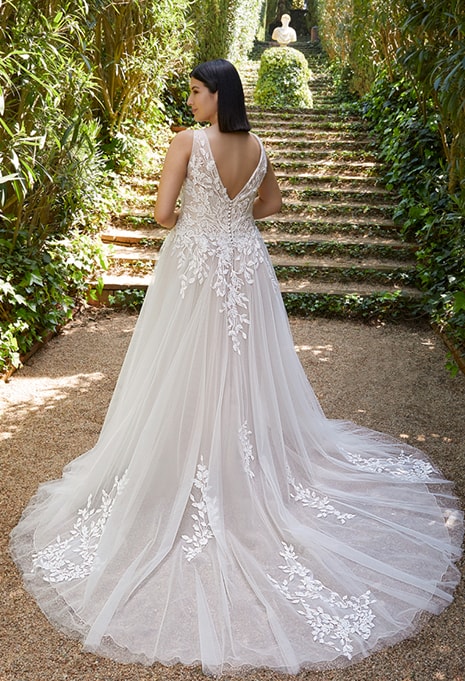 back side of Élysée Jordaine X Édition wedding dress
