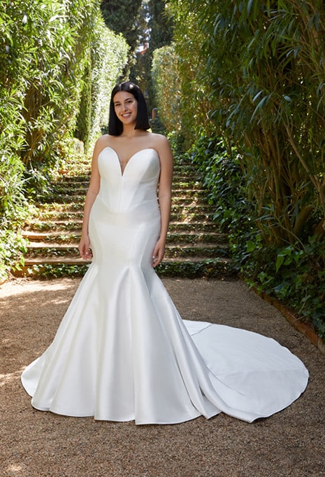 elysée-toussaint-dress-image-2 close-up of Élysée Toussaint X Édition wedding dress