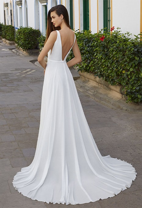 side view of Enzoani Love Bree wedding dress
