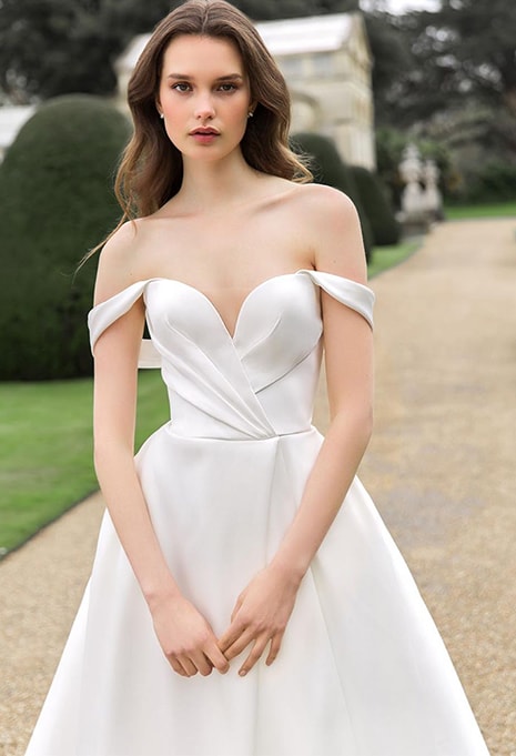 enzoani-sadie-dress-image-1 close-up of Enzoani Sadie wedding dress