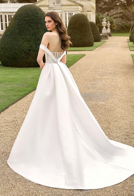 enzoani-sadie-dress-image-3 back view of Enzoani Sadie wedding dress
