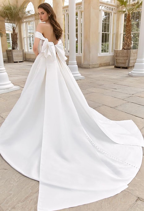 enzoani-sarah-wedding-dress-image-3 side view of enzoani sarah wedding dress