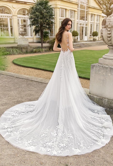 back view of Enzoani Serenity wedding dress