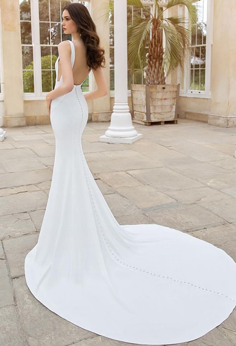 side view of Enzoani Simplicity wedding dress