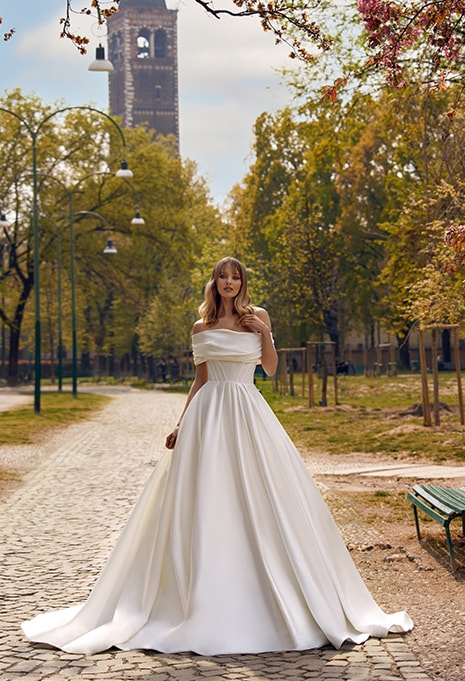 olympia-sposa-SS517-dress-image-2 front view of Olympia Sposa SS517 wedding dress