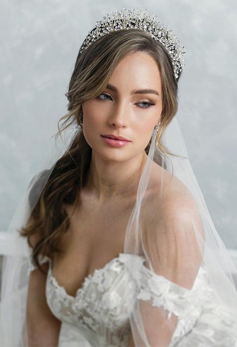 close-up of Bel Aire Bridal 2122 headpiece