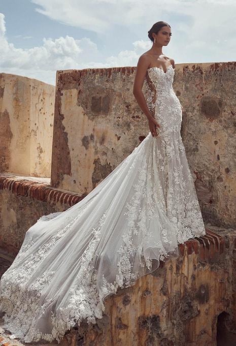 side view of Calla Blanche Glenda wedding dress