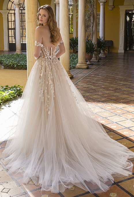 back view of Enzoani Palmer wedding dress