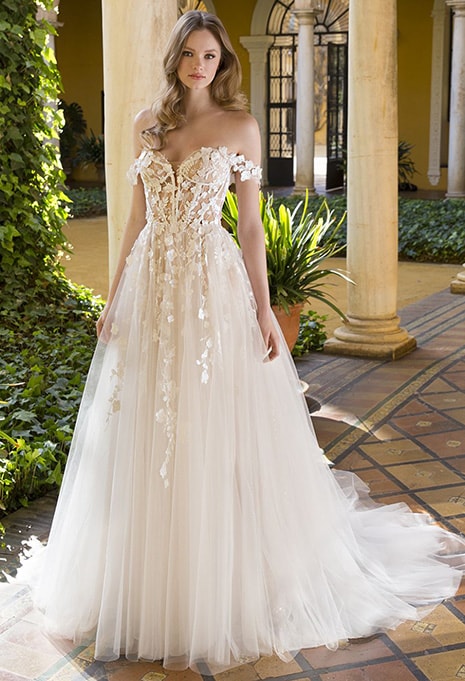 front view of Enzoani Palmer wedding dress