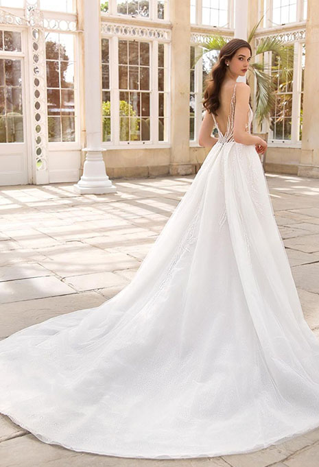 side view of Enzoani Scarlett wedding dress