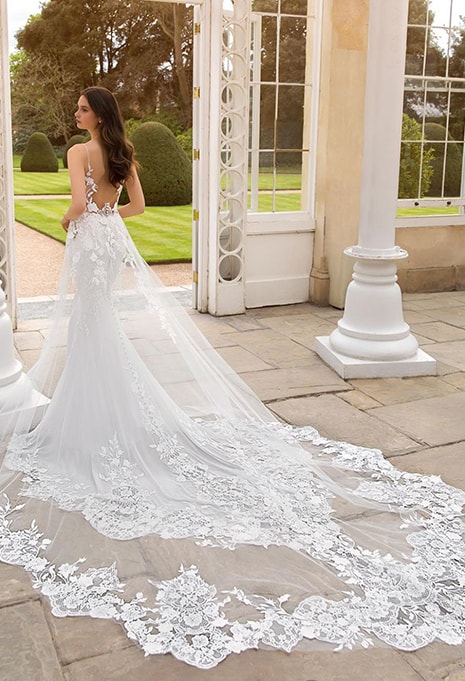 side view of Enzoani Skye wedding dress