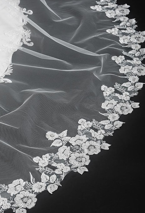 close-up of Bel Aire Bridal V7606C veil