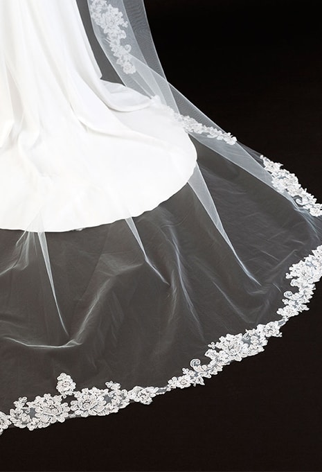 bel-aire-bridal-V7647C-veil-image-1 close-up of Bel Aire Bridal V7647C veil