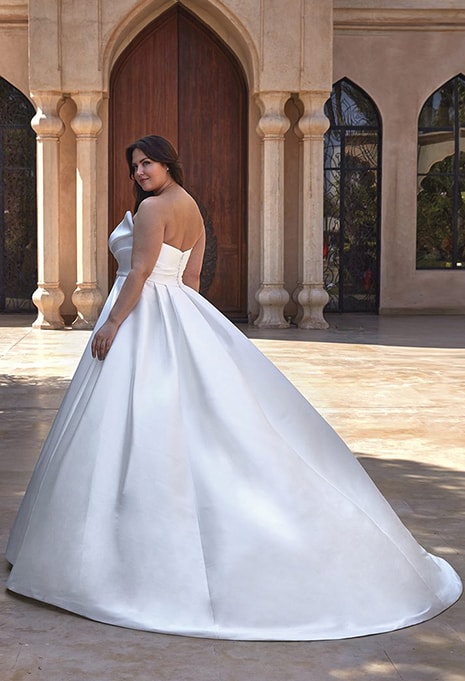 side view of Pronovias Landon wedding dress