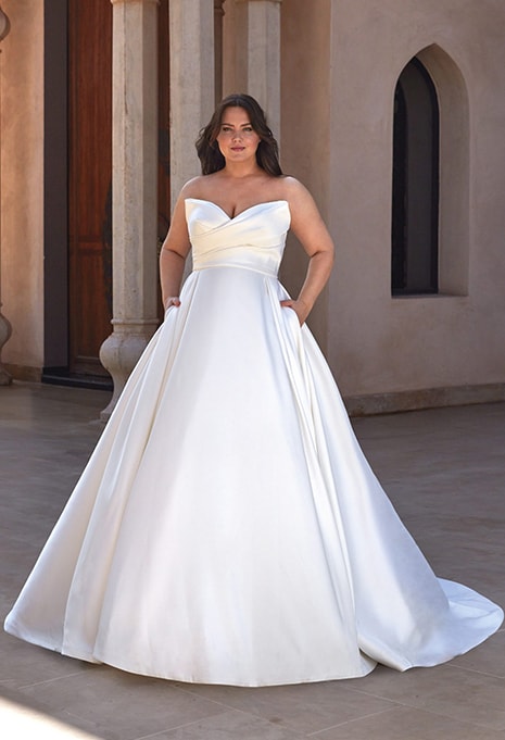 front view of Pronovias Landon wedding dress