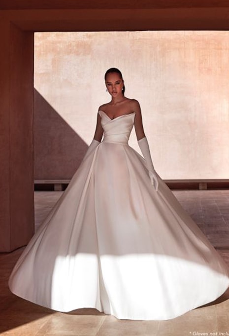 pronovias-landon-wedding-dress-image front view of Pronovias Landon wedding dress