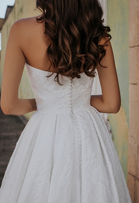 back view of Allure Bridals Oxford wedding dress