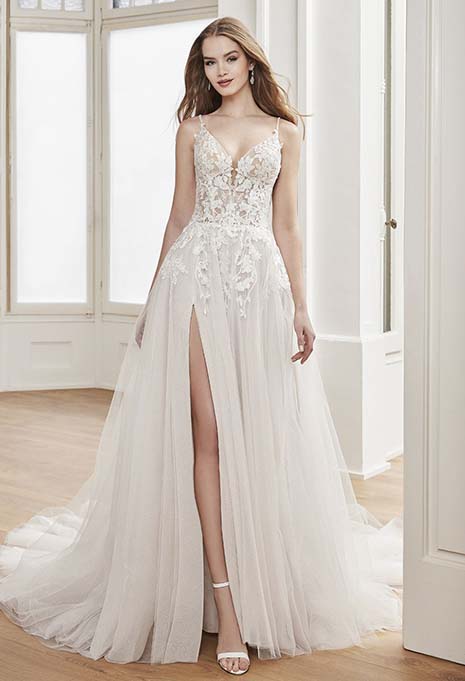 front view of Élysée Etoile Dakota wedding dress
