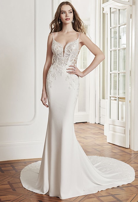 elysée-etoile-vaughn-dress-image front view of Élysée Etoile Vaughn wedding dress