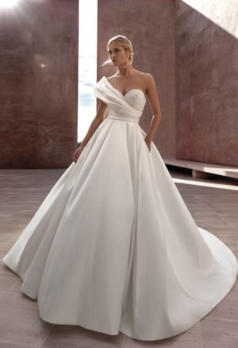 bride wearing Pronovias Luise wedding dress