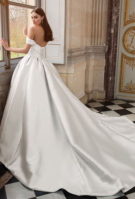 side view of ​Élysée Etoile Astor wedding dress