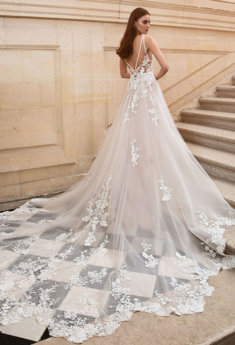 side view of Élysée Etoile Gaia wedding dress