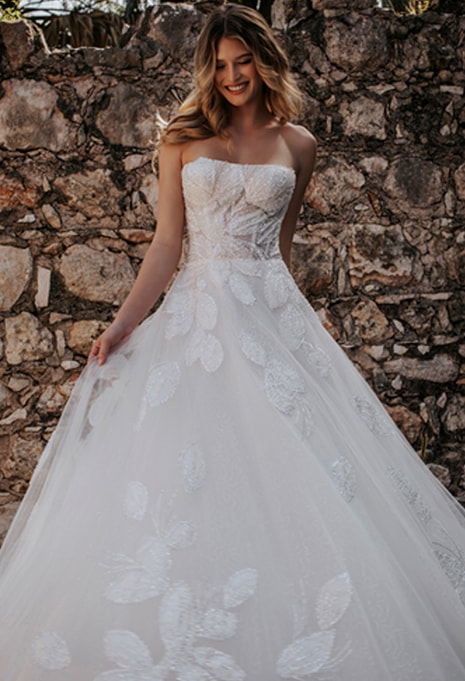 allure-bridals-aspen-dress-image-2 front view of Allure Bridals Aspen wedding dress