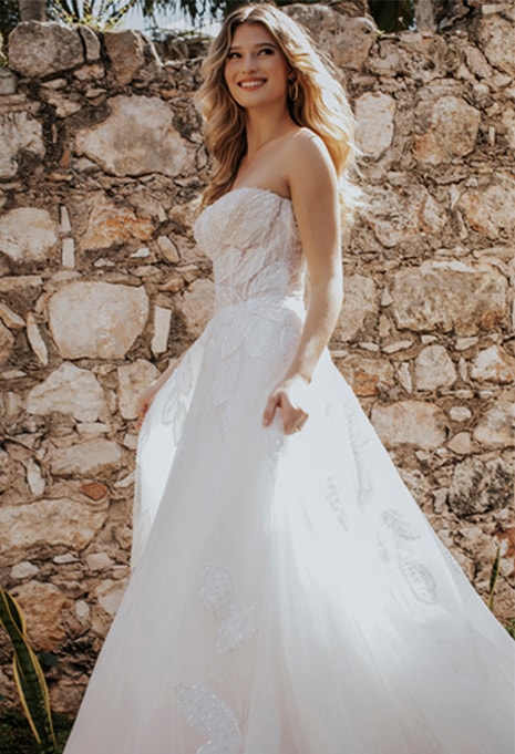 side view of Allure Bridals Aspen wedding dress