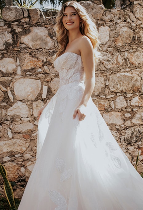 allure-bridals-aspen-dress-image-3 side view of Allure Bridals Aspen wedding dress