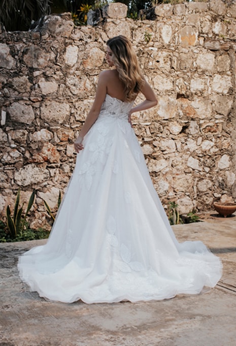back view of Allure Bridals Aspen wedding dress