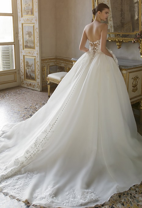 back view of Élysée Atelier Monet wedding dress