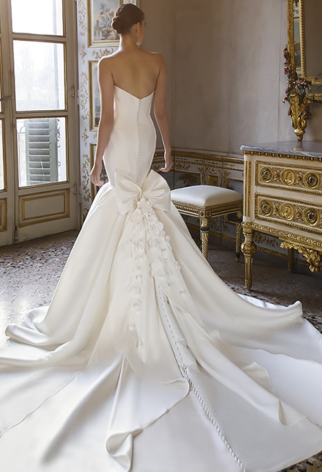 back view of Élysée Atelier Theron wedding dress