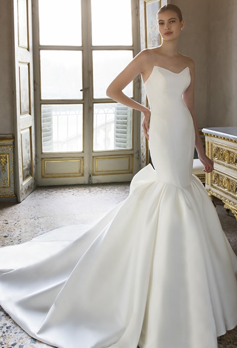 front view of Élysée Atelier Theron wedding dress