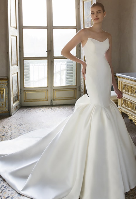 elysée-atelier-theron-dress-image-3 front view of Élysée Atelier Theron wedding dress