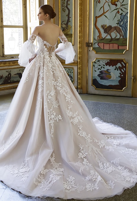 side view of Élysée Atelier Titania wedding dress