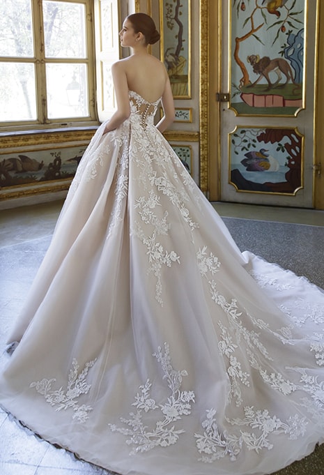 back side of Élysée Atelier Titania wedding dress