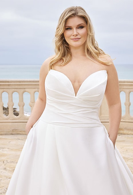 close-up front view of Élysée Édition Bancroft wedding gown