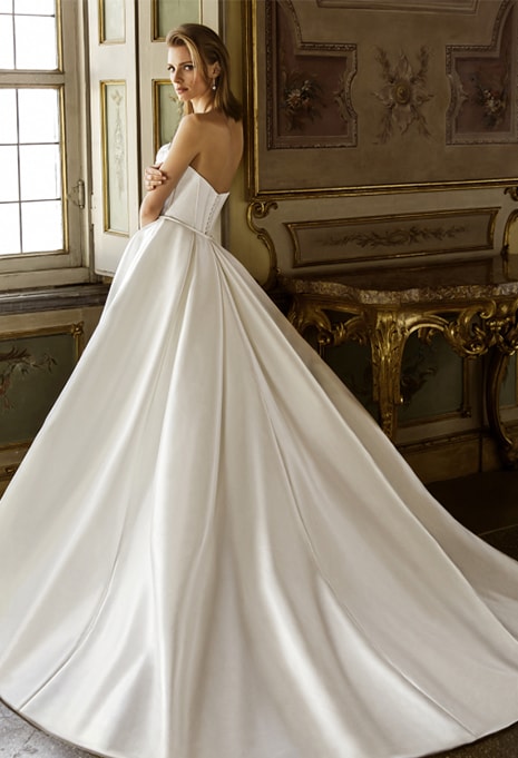 pen-liv-belinda-dress-image-2 side view of PEN LIV Belinda wedding dress