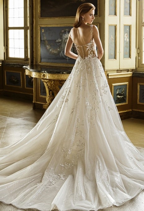 side view of PEN LIV Bettie wedding dress