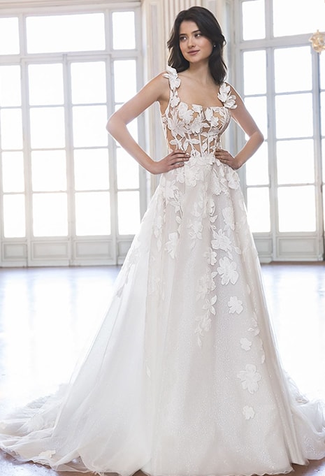 front view of Enzoani Taelyn wedding dress