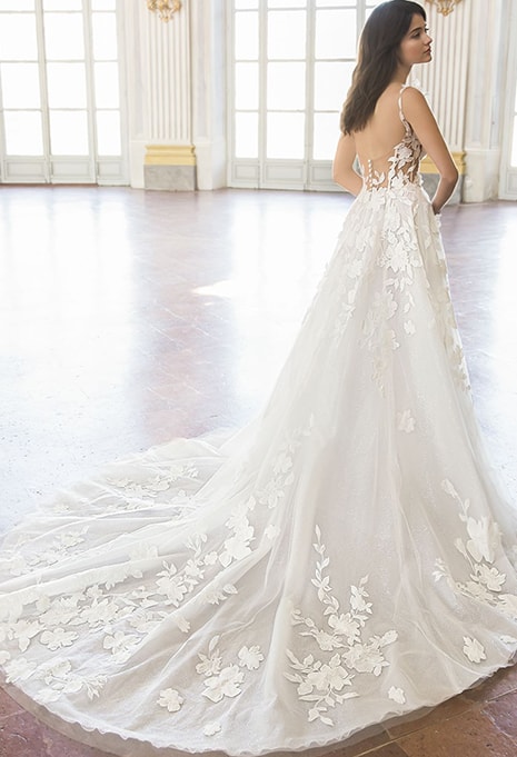 back view of Enzoani Taelyn wedding dress