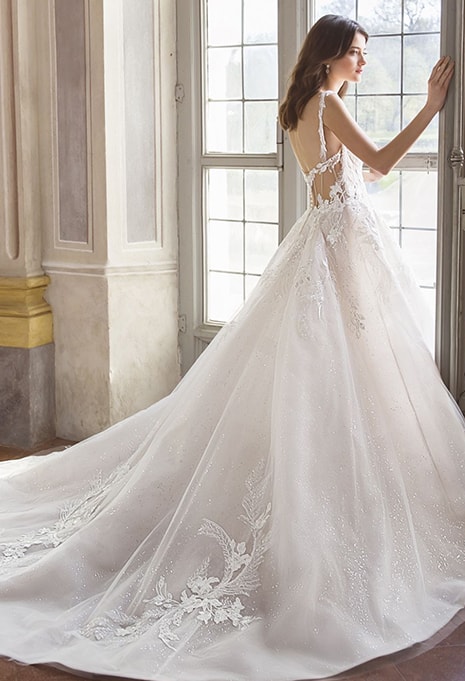 side view of Enzoani Tiara wedding dress