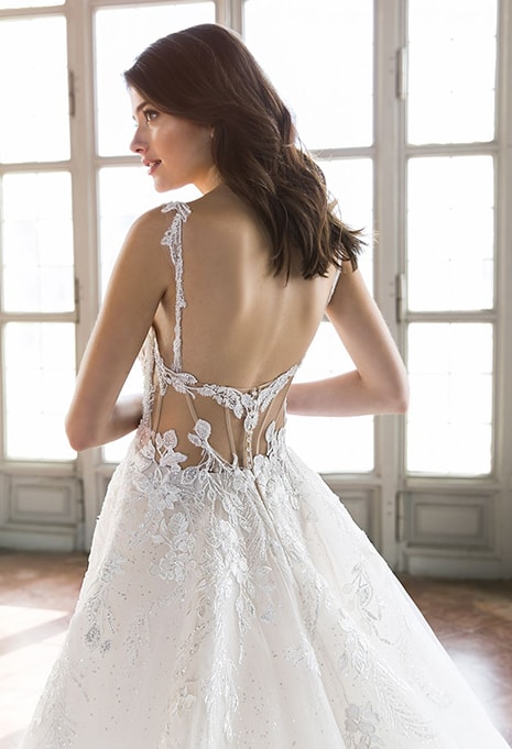 back view of Enzoani Tiara wedding dress close-up