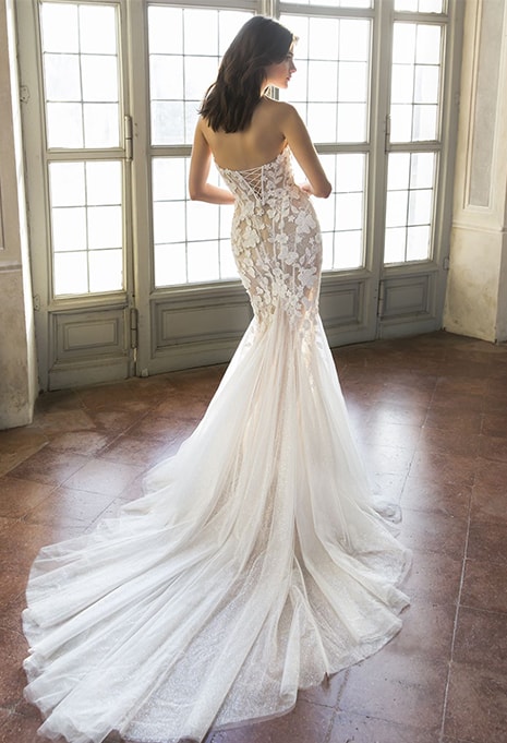 back view of Enzoani Tulip wedding dress