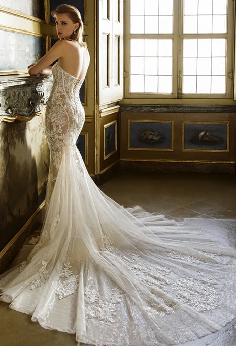 side view of PEN LIV Bellina wedding dress