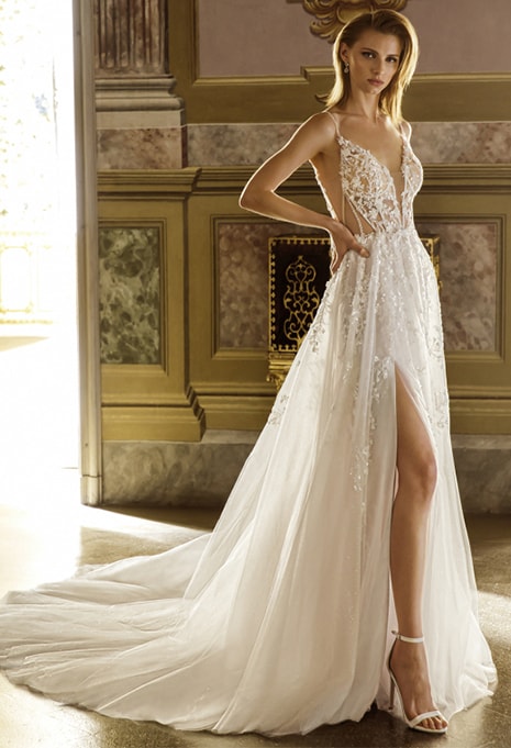 side view of PEN LIV Bennett wedding dress