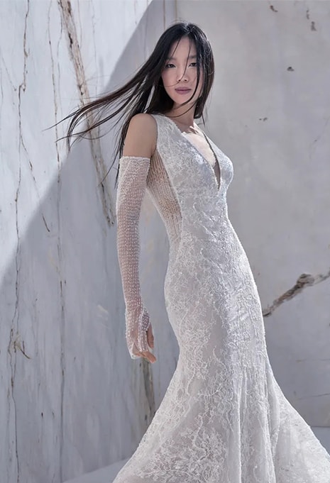 side view of Pronovias Atelier Aneth wedding dress