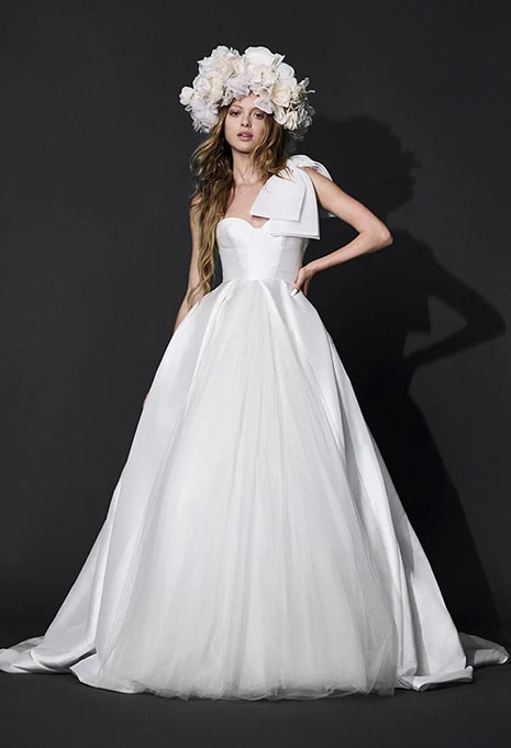 Vera Wang - Fall 2019 Collection | Vera wang bridal, Colored wedding dresses,  Wedding dress trends