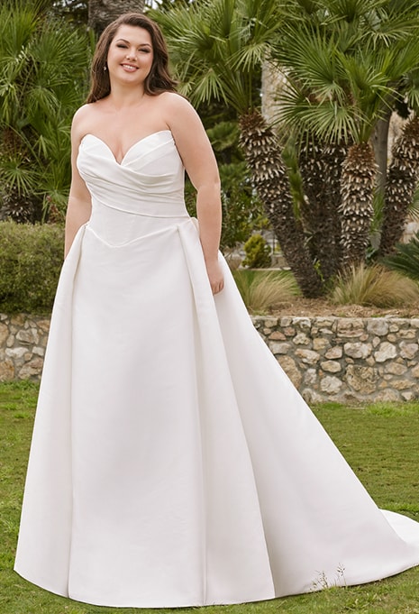 front view of Élysée Édition Connor wedding gown